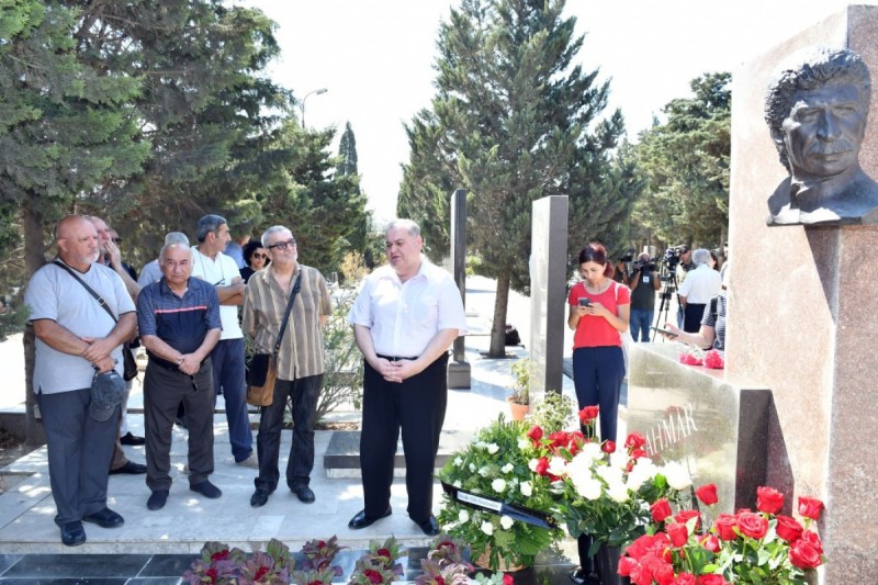 Xalq artisti Şahmar Ələkbərov anıldı