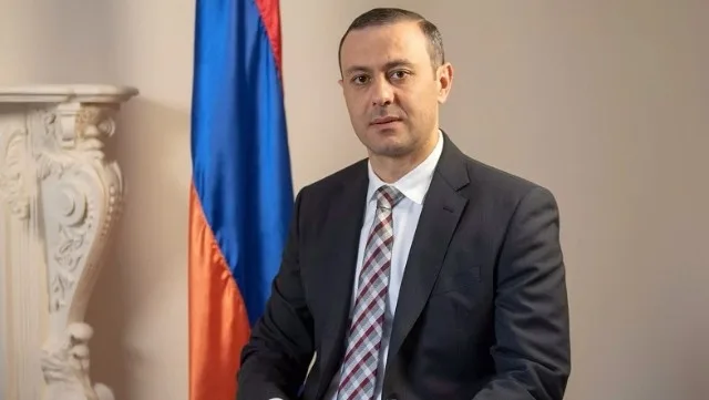 Qriqoryan Hindistana gedir