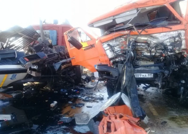 Rusiyada "KamAZ" aşıb - 5 nəfər ölüb