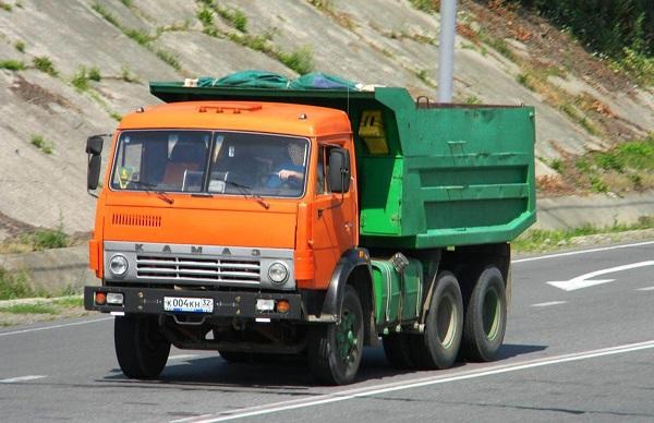 Cəlilabadda “Kamaz” aşdı - ölən var