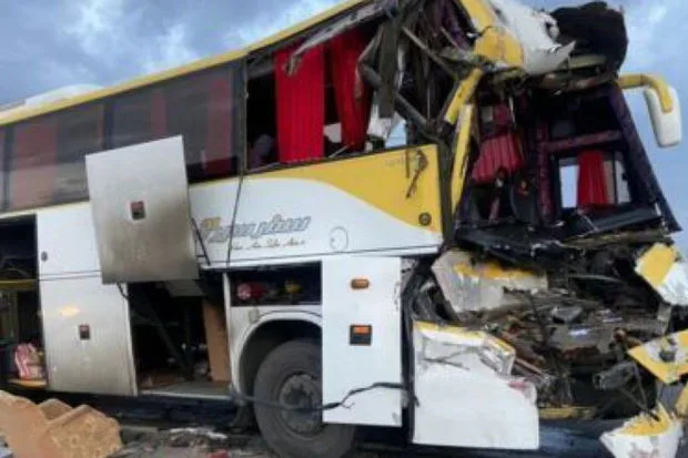 Zəvvarları daşıyan avtobuslar toqquşdu - Ölənlər var