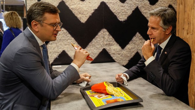 Kuleba və Blinken Kiyevdəki McDonalds-da