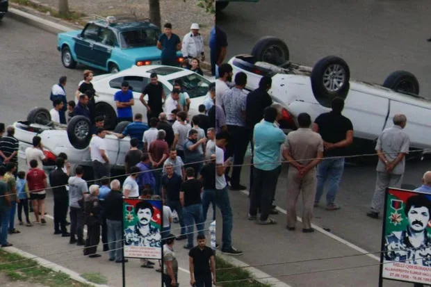 Gəncədə toqquşan avtomobillərdən biri aşdı: Xəsarət alan var