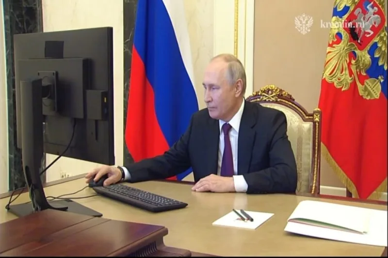 Putin onlayn səs verdi - FOTO