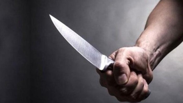 Şamaxıda kişi arvadını və bacısını bıçaqladı