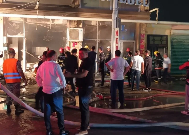 Bakıda mebel salonunda yanğın - xəsarət alan var