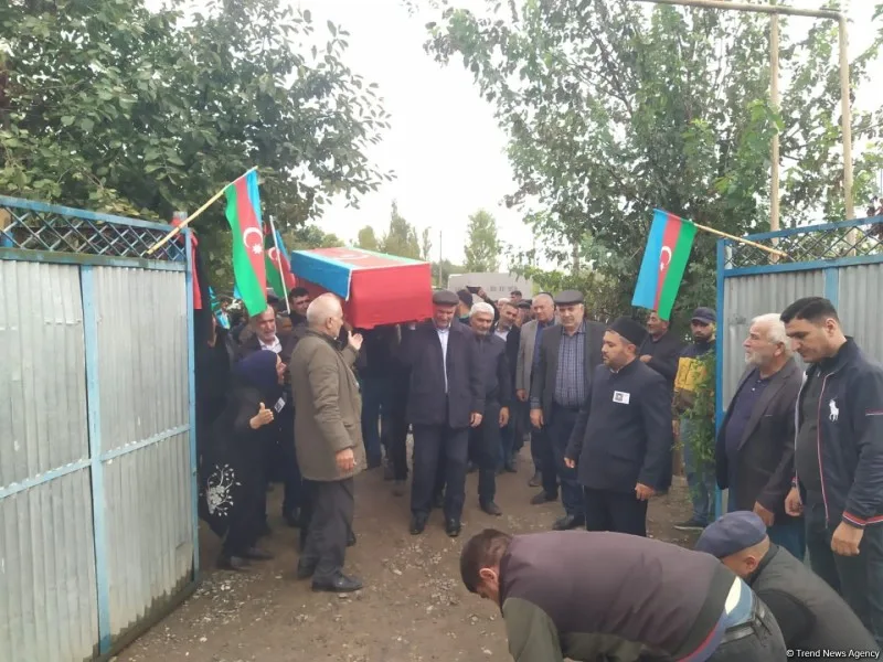 30 ildən sonra nəşi gətirildi, qurban kəsdilər