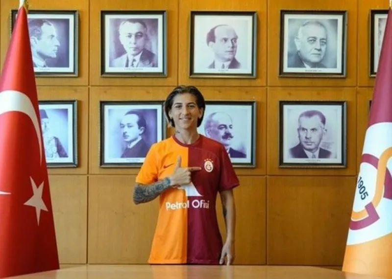 Millimizin futbolçusu “Qalatasaray”a transfer olundu