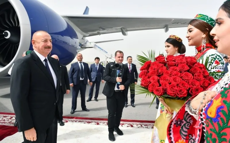 İlham Əliyev Tacikistana getdi - FOTOLAR