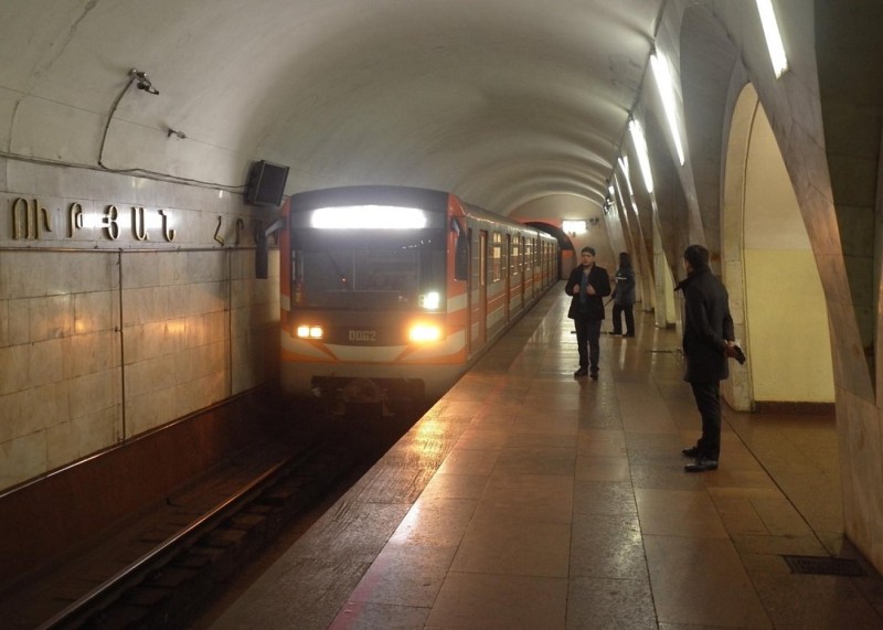 İrəvan metrosu fəaliyyətini dayandırdı
