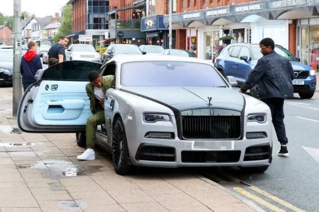 Mançester Yunaytedin hücumçusu Rolls Royce ilə qəzaya uğradı