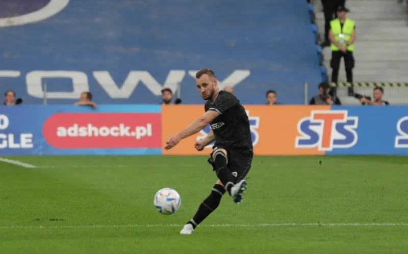 UEFA Medvedevi təbrik etdi