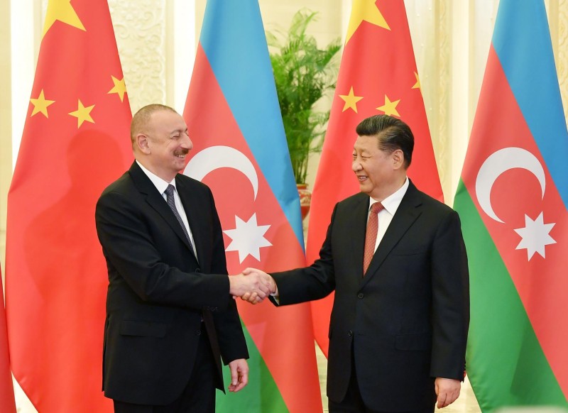 İlham Əliyev Si Cinpini təbrik etdi