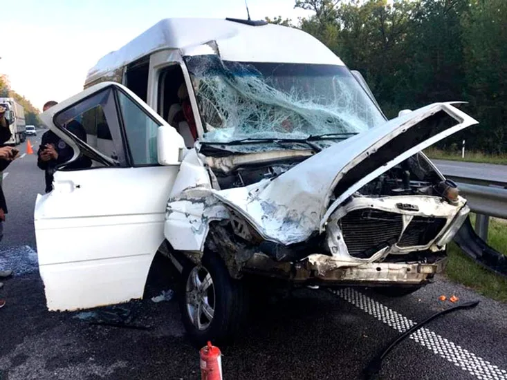 Mikroavtobus qəzaya düşdü, yaralılar var - YENİLƏNİB