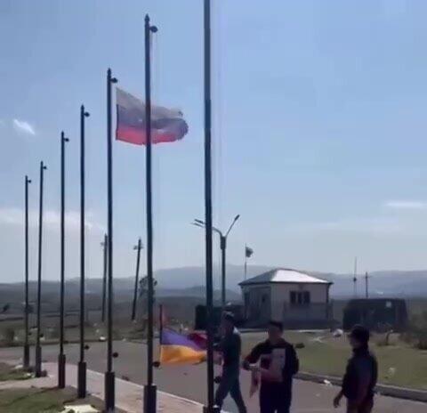 Ermənistan bayrağı Xocalı aeroportundan götürüldü - VİDEO