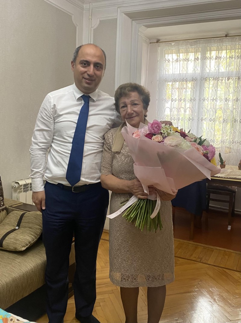 Emin Əmrullayev ilk müəllimi ilə - FOTO
