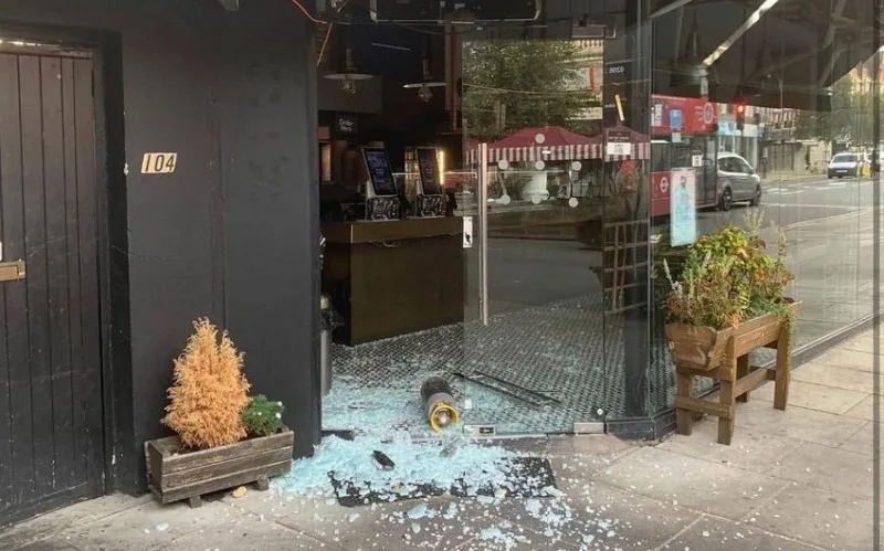 Londonda yəhudi restoranına hücum oldu