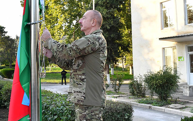İlham Əliyev Xocavənd şəhərində Dövlət Bayrağını ucaltdı - FOTOLAR - YENİLƏNİB