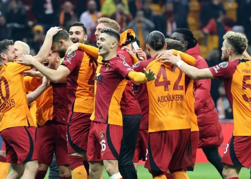 "Qalatasaray" "Beşiktaş"ı məğlub etdi