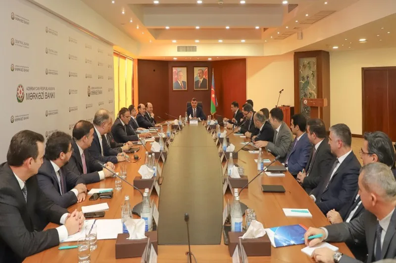 Taleh Kazımov bank rəhbərlərini topladı