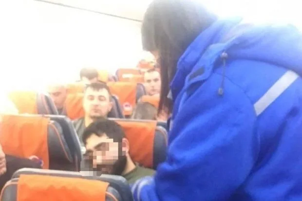 Gəncəyə uçan təyyarə təcili eniş etdi