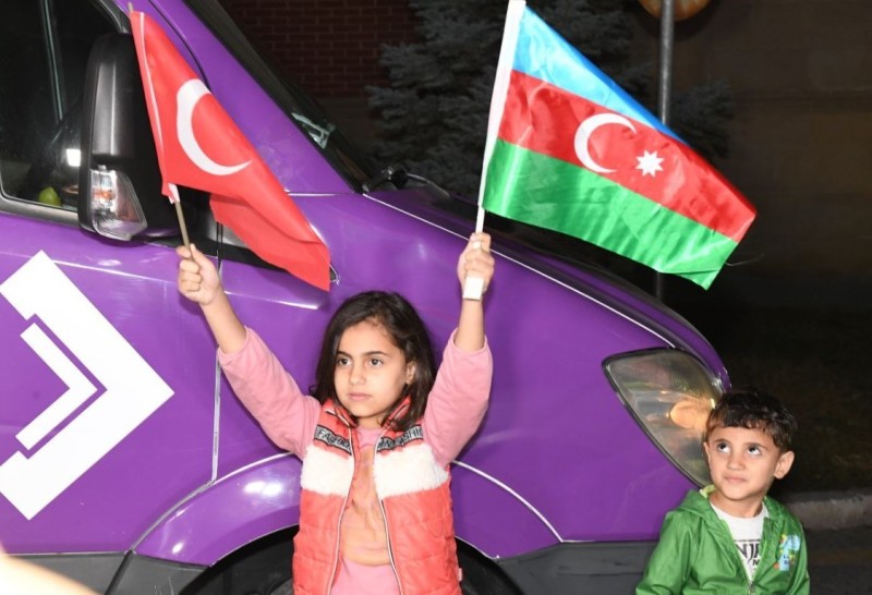 Növbəti köç karvanı Ağalı kəndinə çatdı - YENİLƏNİB