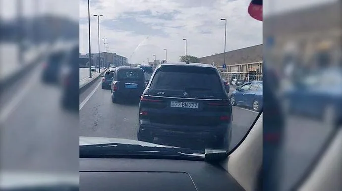 Baləlinin X7 ilə qayda pozması kameraya düşdü - VİDEO