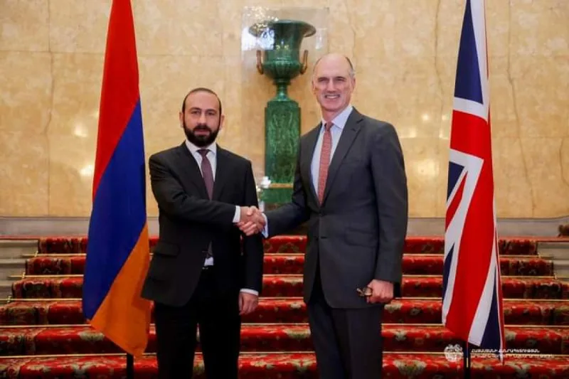 Mirzoyan britaniyalı nazirə "Sülhün kəsişməsi" layihəsini təqdim etdi