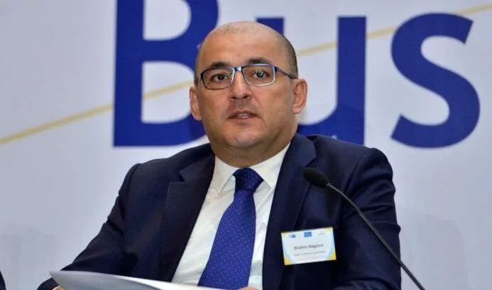 Vəzifəli şəxslər təqaüdə göndərildi