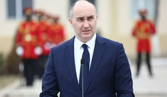 Gürcüstan müdafiə naziri Ermənistana getdi