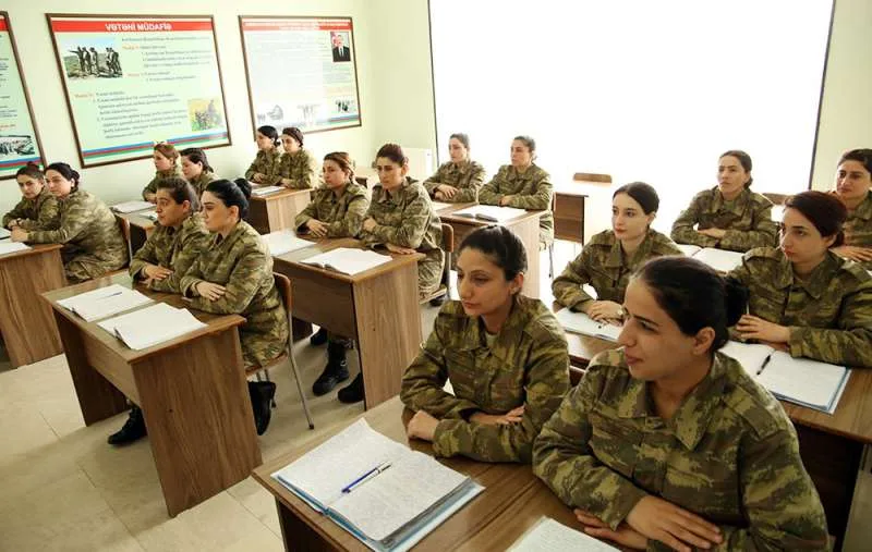Hərbçi qadınların ehtiyatda olma yaş həddi LƏĞV EDİLİR