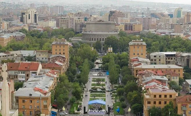 Polşanın birinci xanımı Ermənistana getdi