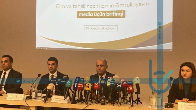 Emin Əmrullayev brifinq keçirir
