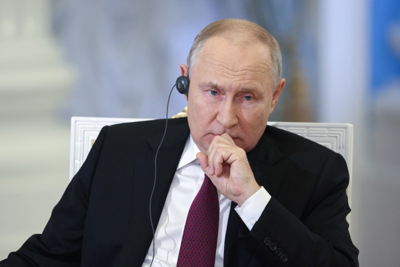 Putin hakimiyyətdən getməli, ya da inqilab olmalıdır