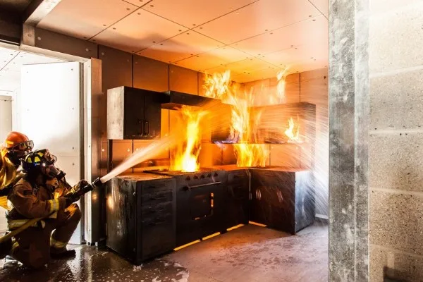 Bakıda 3 otaqlı evdə yanğın olub