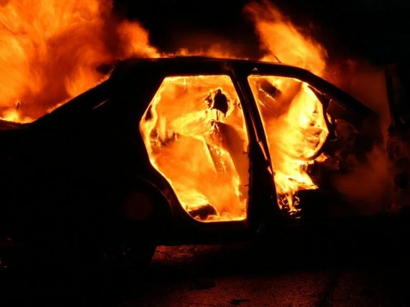 Kürdəmirdə "Mercedes" yandı
