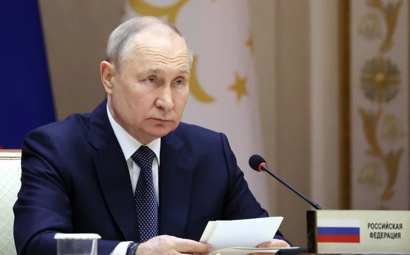 Putin BƏƏ-yə gedir