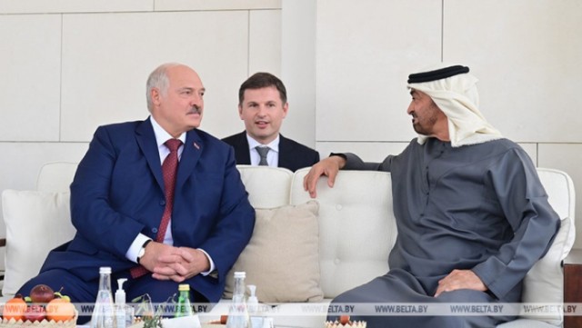 Lukaşenko BƏƏ prezidenti ilə görüşdü
