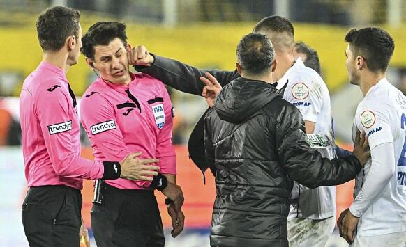 Hakimi döyən klub prezidenti istefa verdi