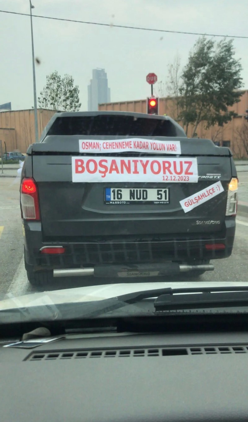 Boşanmağa gəlin maşını ilə getdi - FOTOLAR