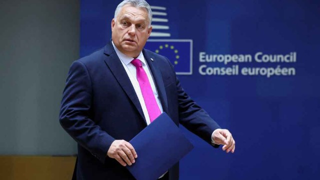 Orban Ukraynaya görə sammiti tərk etdi