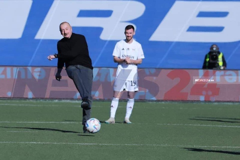 Xankəndi stadionu:: Qarabağ-MOİK matçında topa ilk toxunuşu İlham Əliyev etdi - FOTO