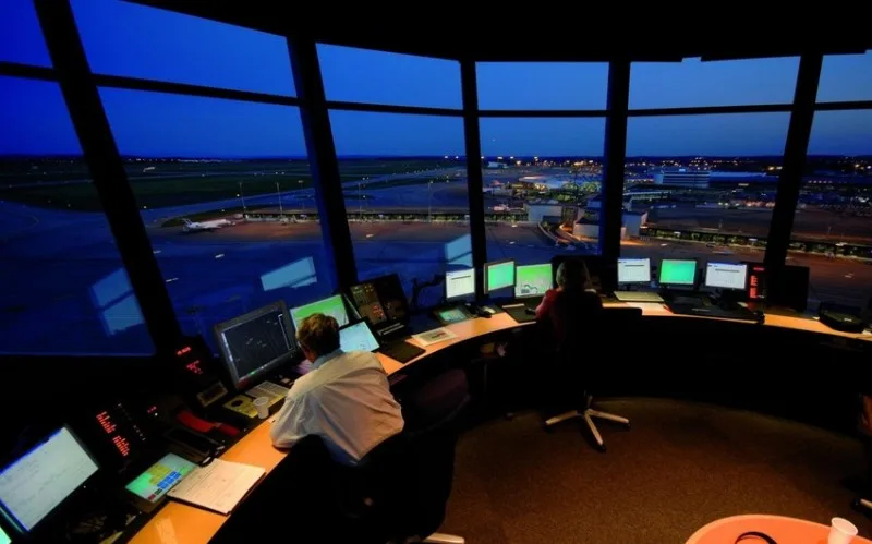 Berlin aeroportunda onlarla reys GECİKİR
