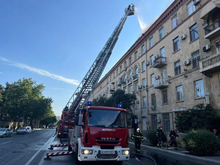 Bakıda yaşayış binasında yanğın