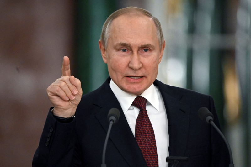 Putin: "Ukrayna iqtisadiyyatı çöküb"