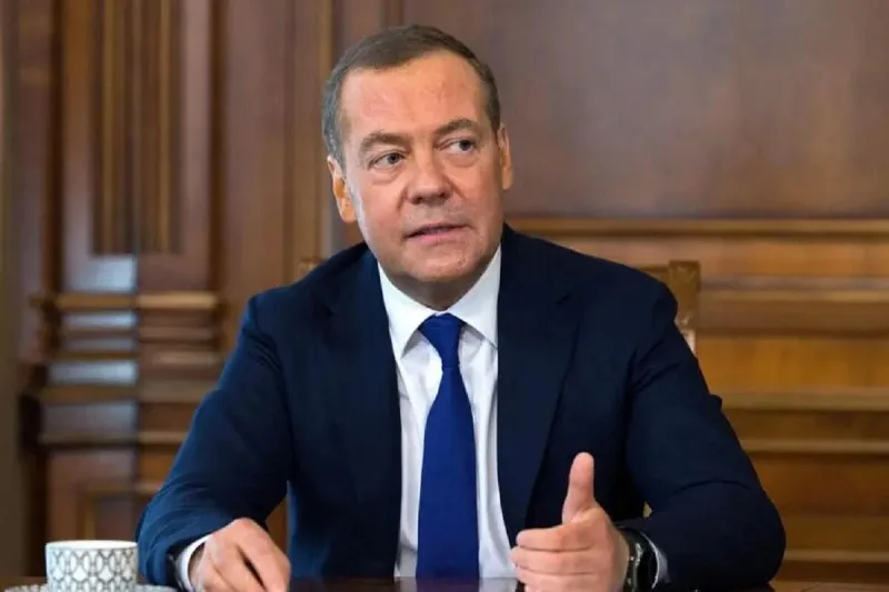 “Əclaflar, idbarlar…” - Medvedyev Fransa XİN-ni təhqir etdi