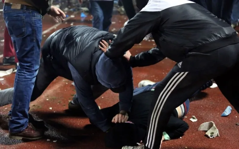 Çay evində dava: döyülən və saxlanılanlar var