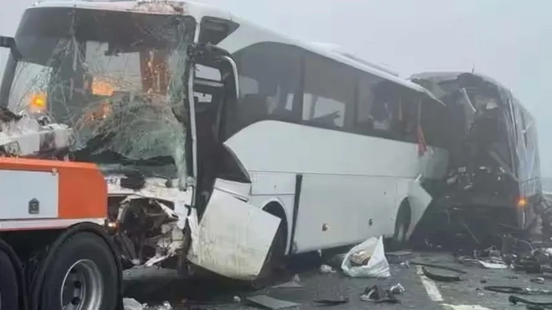 Turistlər qəzaya düşdü: 25 ölü, 5 yaralı