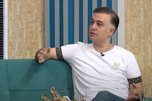 Hüseyndən ŞOU SAKİNLƏRİNƏ: “Hünəriniz varsa, canlı oxuyun”
