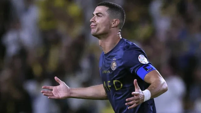 Ronaldo çinli azarkeşlərdən üzr istədi